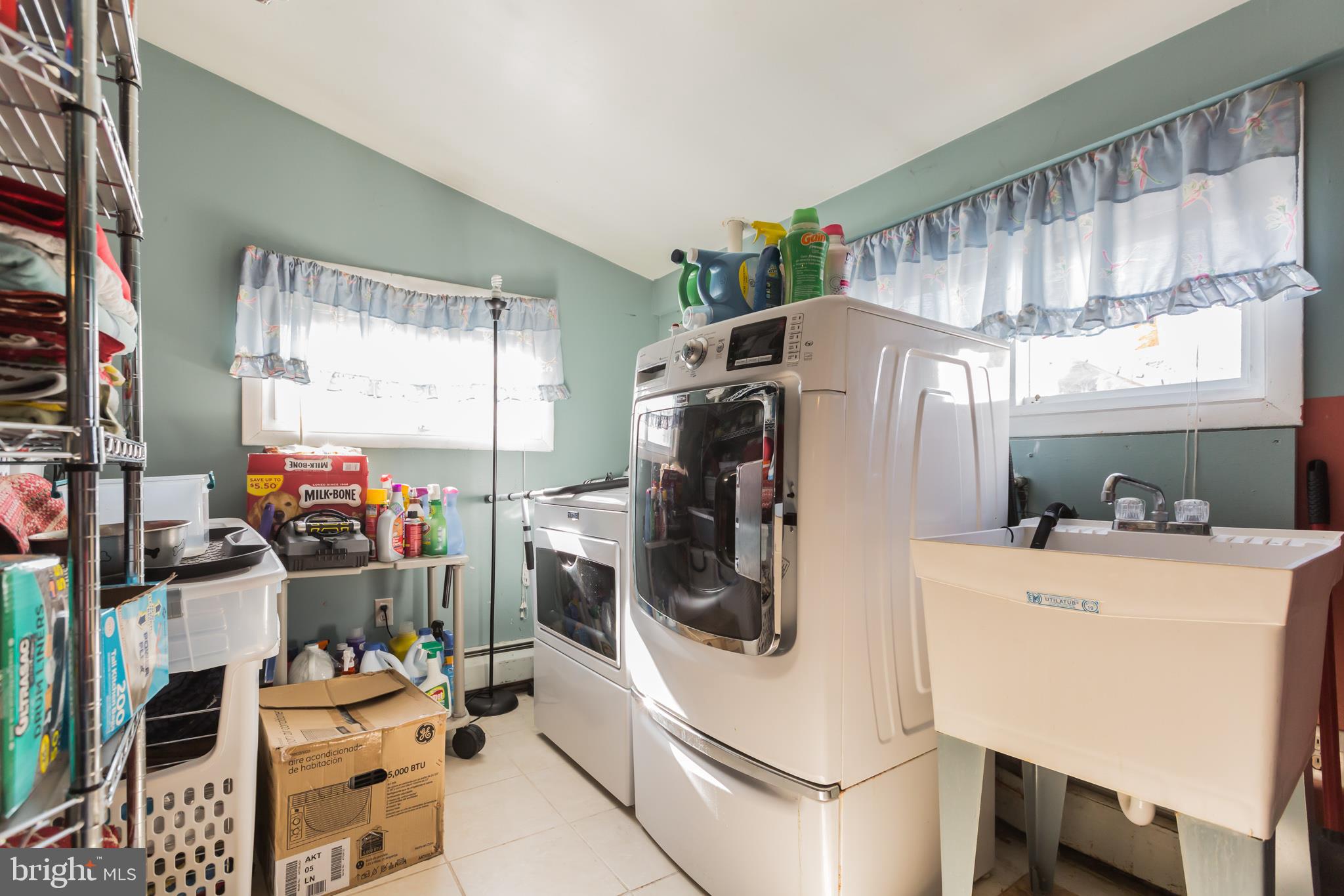 11 Inwood Road Levittown, PA 19057 - Photo 10 of 19 Laundry room with was tub