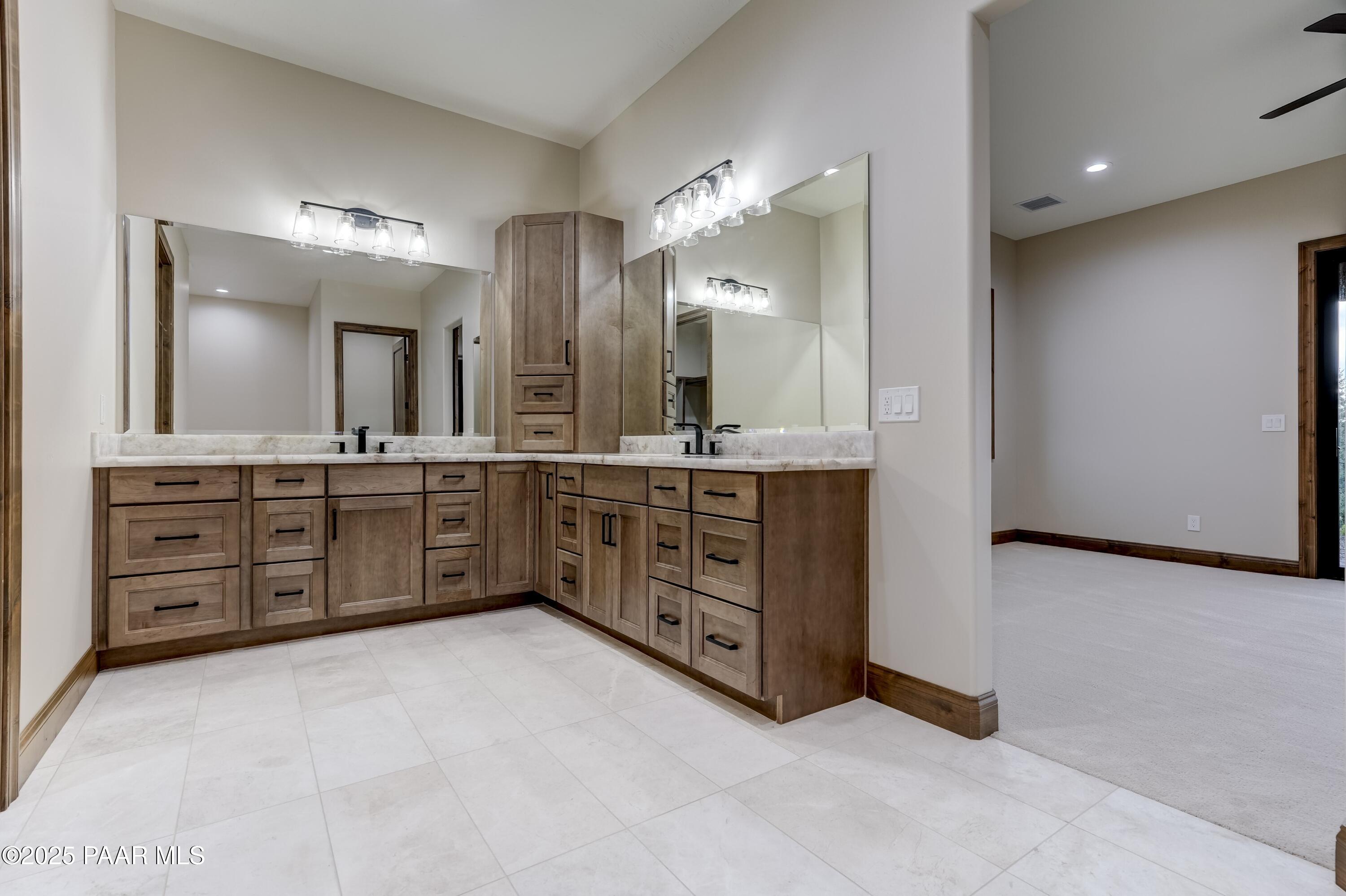 15560 North Elizabeth Way Prescott, AZ 86305 - Photo 19 of 56 021_Master Suite