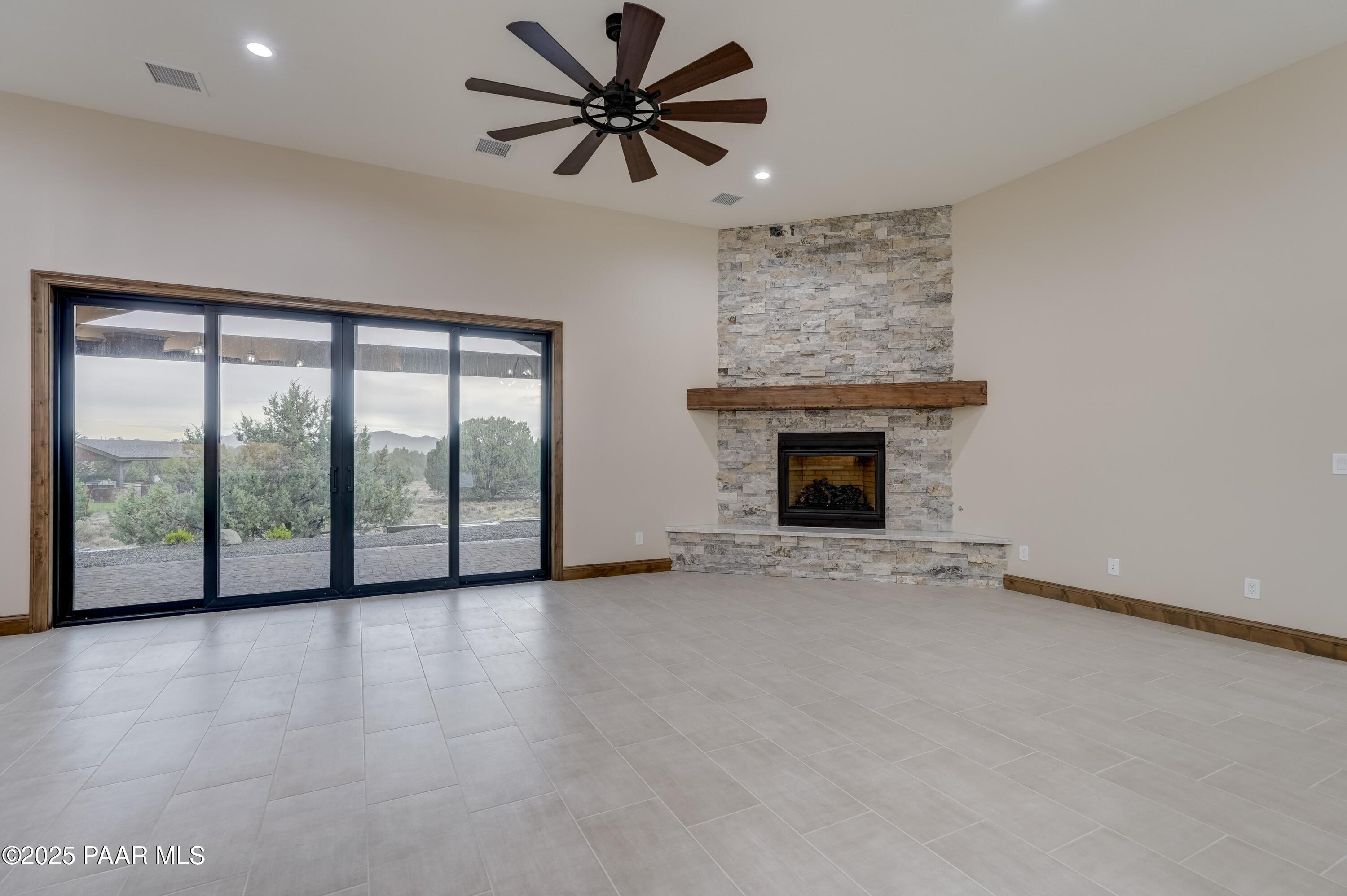 15560 North Elizabeth Way Prescott, AZ 86305 - Photo 6 of 56 008_Great Room