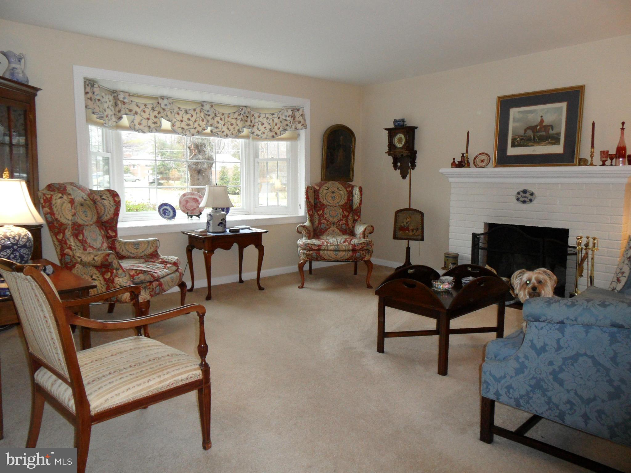 5220 Garner Street Springfield, VA 22151 - Photo 2 of 29 Living Room