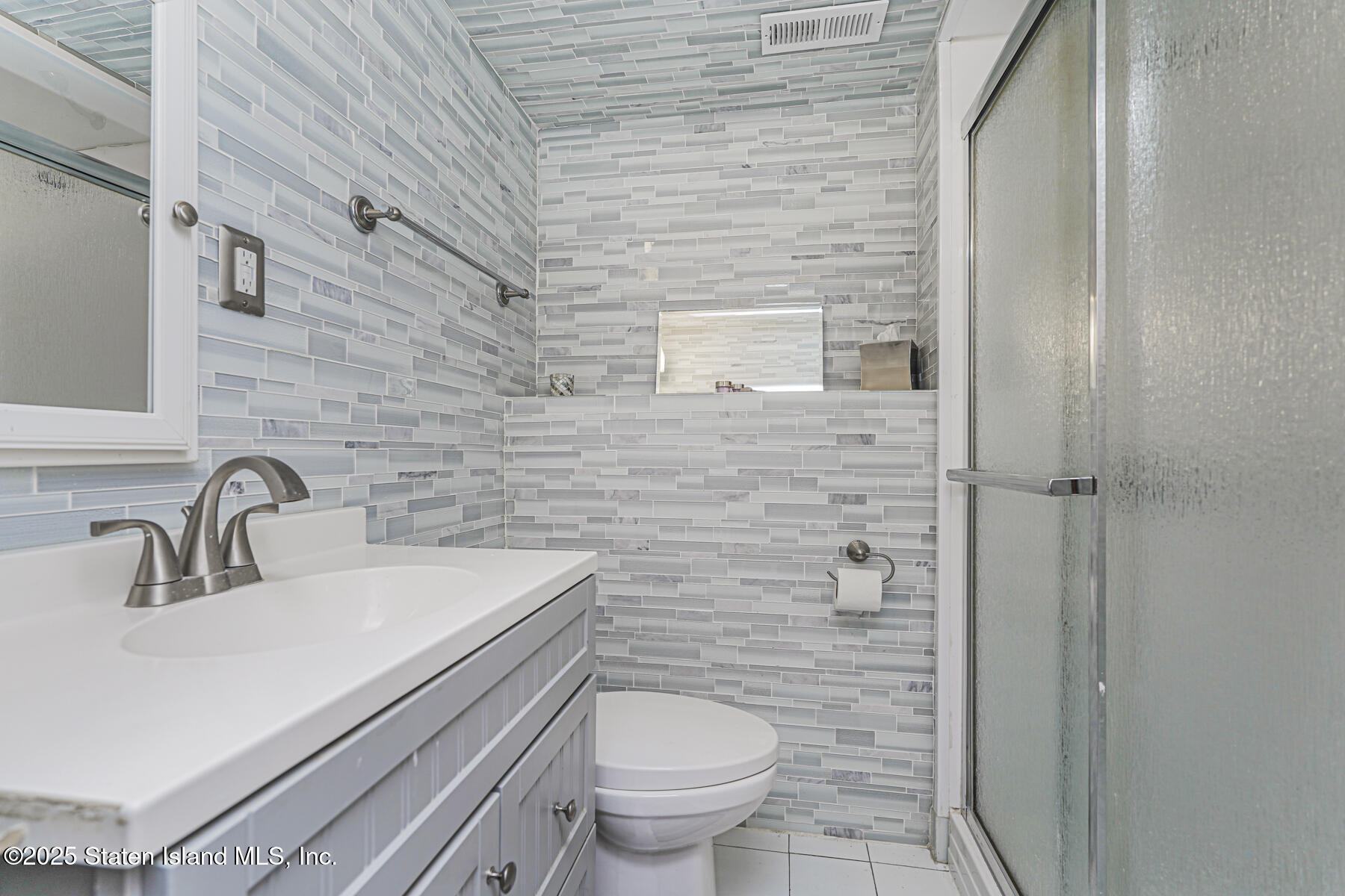 318 Travis Avenue Staten Island, NY 10314 - Photo 13 of 24 Photo Nov 25 2025, 1 08 09 PM