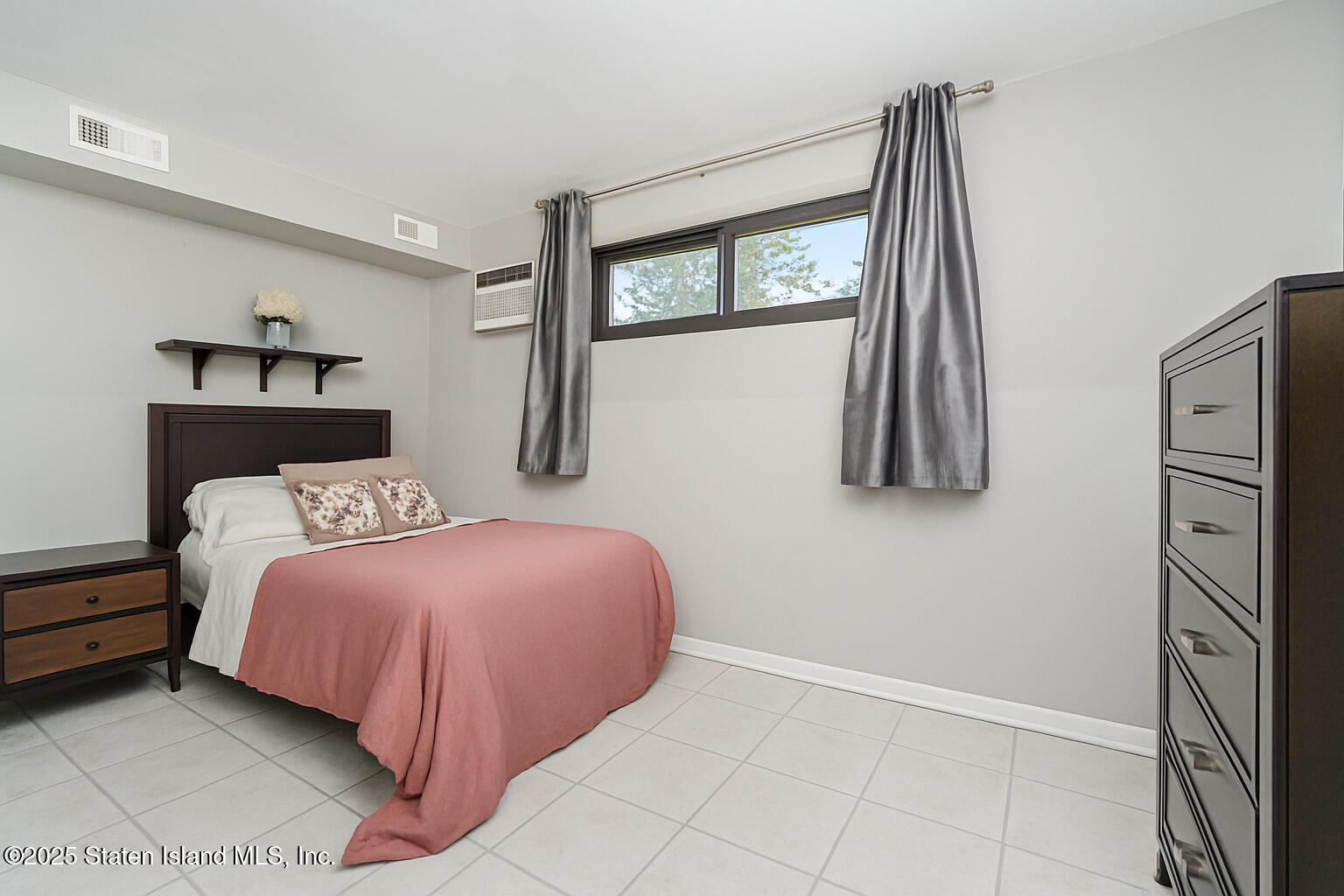 318 Travis Avenue Staten Island, NY 10314 - Photo 14 of 24 Bedroom 2