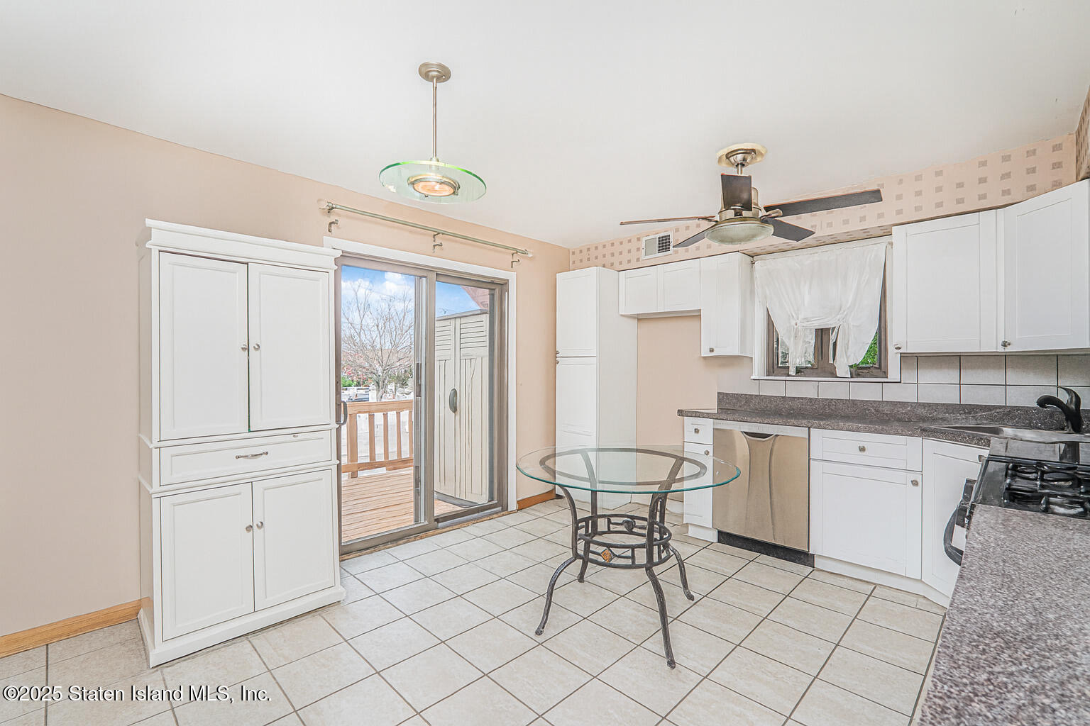 318 Travis Avenue Staten Island, NY 10314 - Photo 6 of 24 Photo Nov 25 2025, 1 05 18 PM