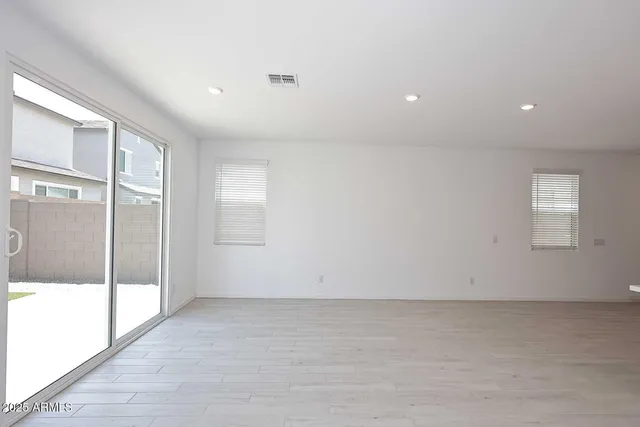 $3,000 | 2460 West Rowel Road, Phoenix, AZ 85085