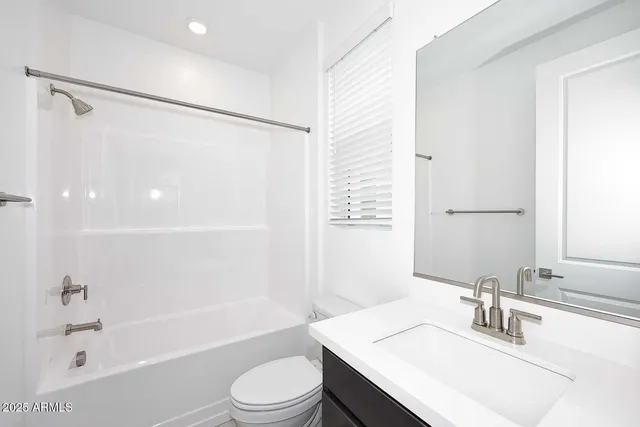 $3,000 | 2460 West Rowel Road, Phoenix, AZ 85085