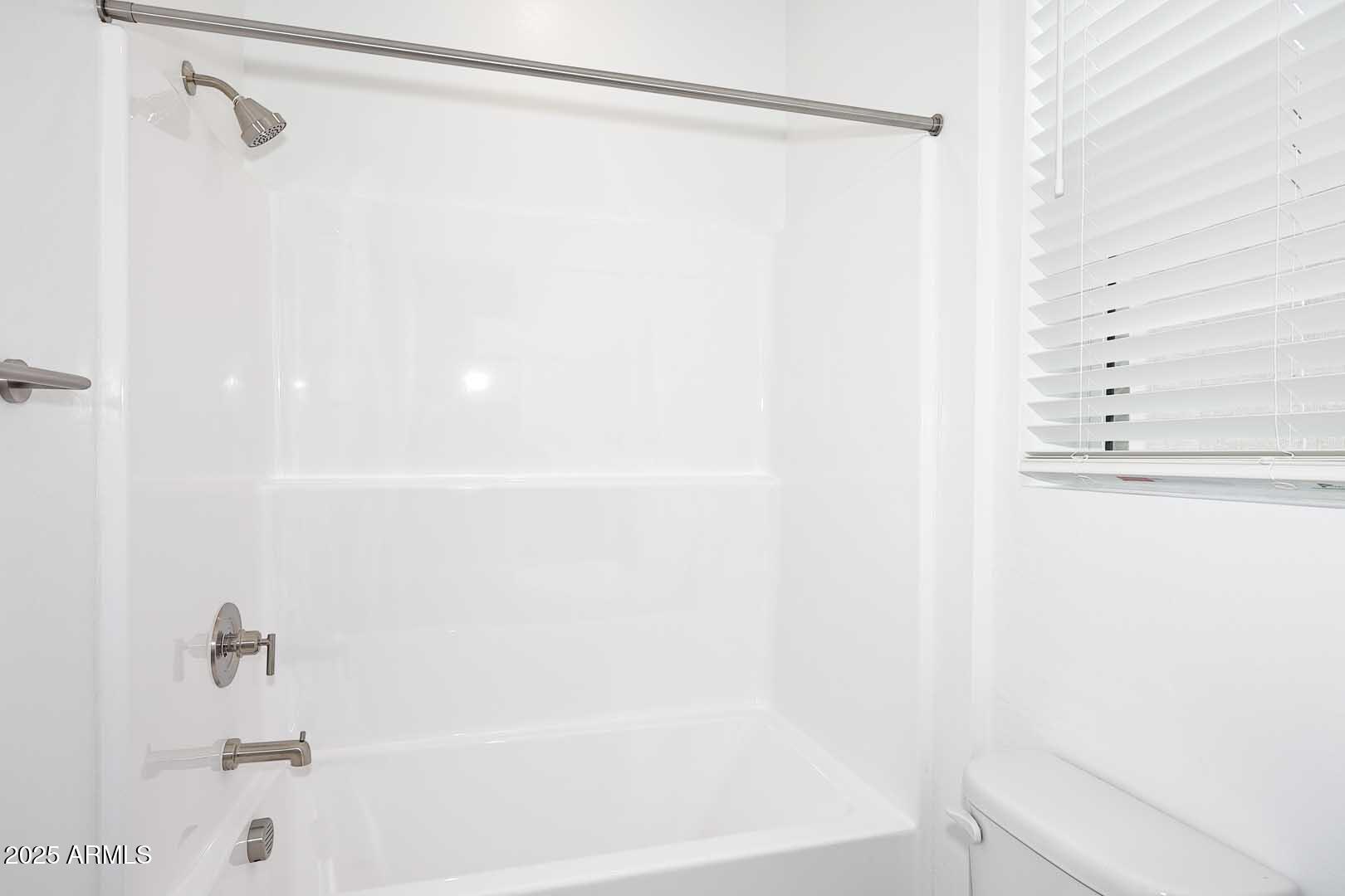 2460 West Rowel Road Phoenix, AZ 85085 - Photo 31 of 56 2nd Bedroom-Ensuite Tub