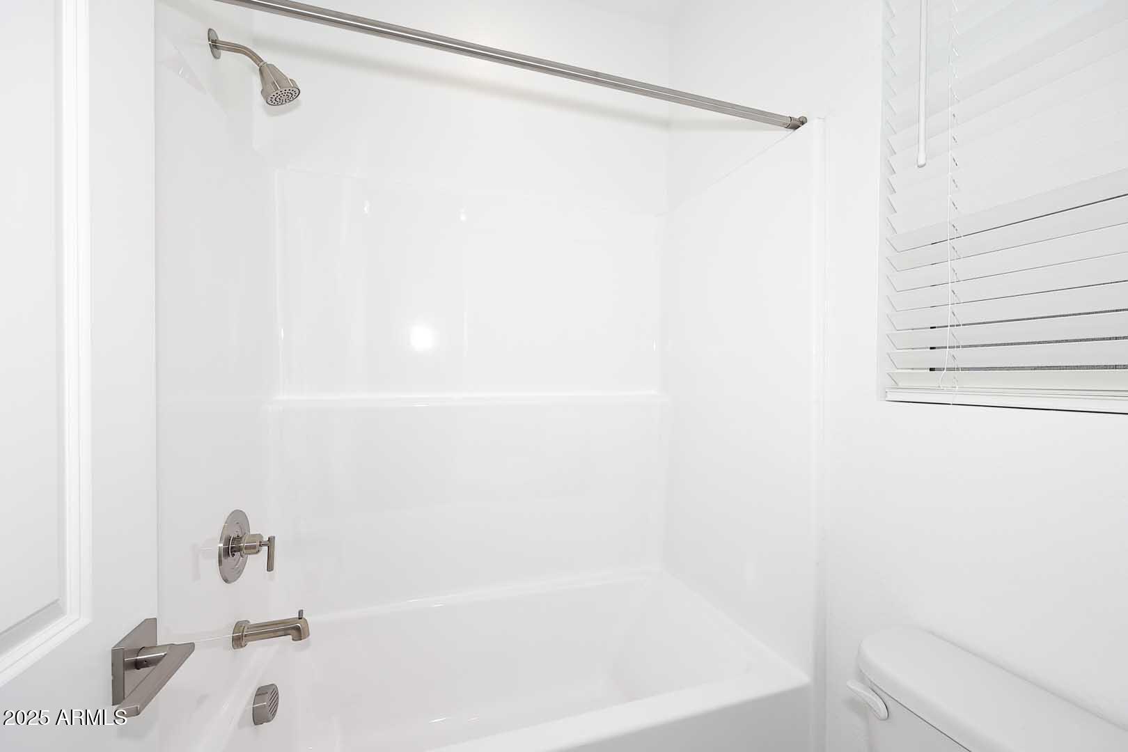 2460 West Rowel Road Phoenix, AZ 85085 - Photo 36 of 56 Hall Bath-Tub