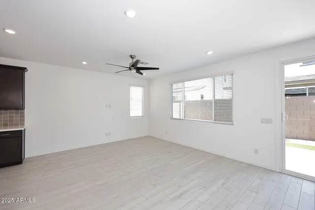 $3,000 | 2460 West Rowel Road, Phoenix, AZ 85085