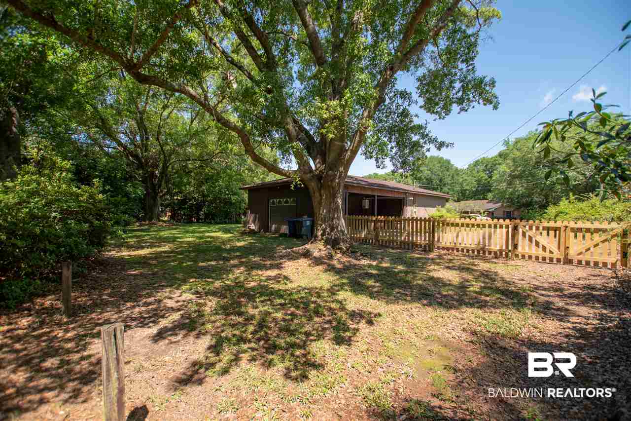 413 West Berry Avenue Foley, AL 36535 - Photo 2 of 32