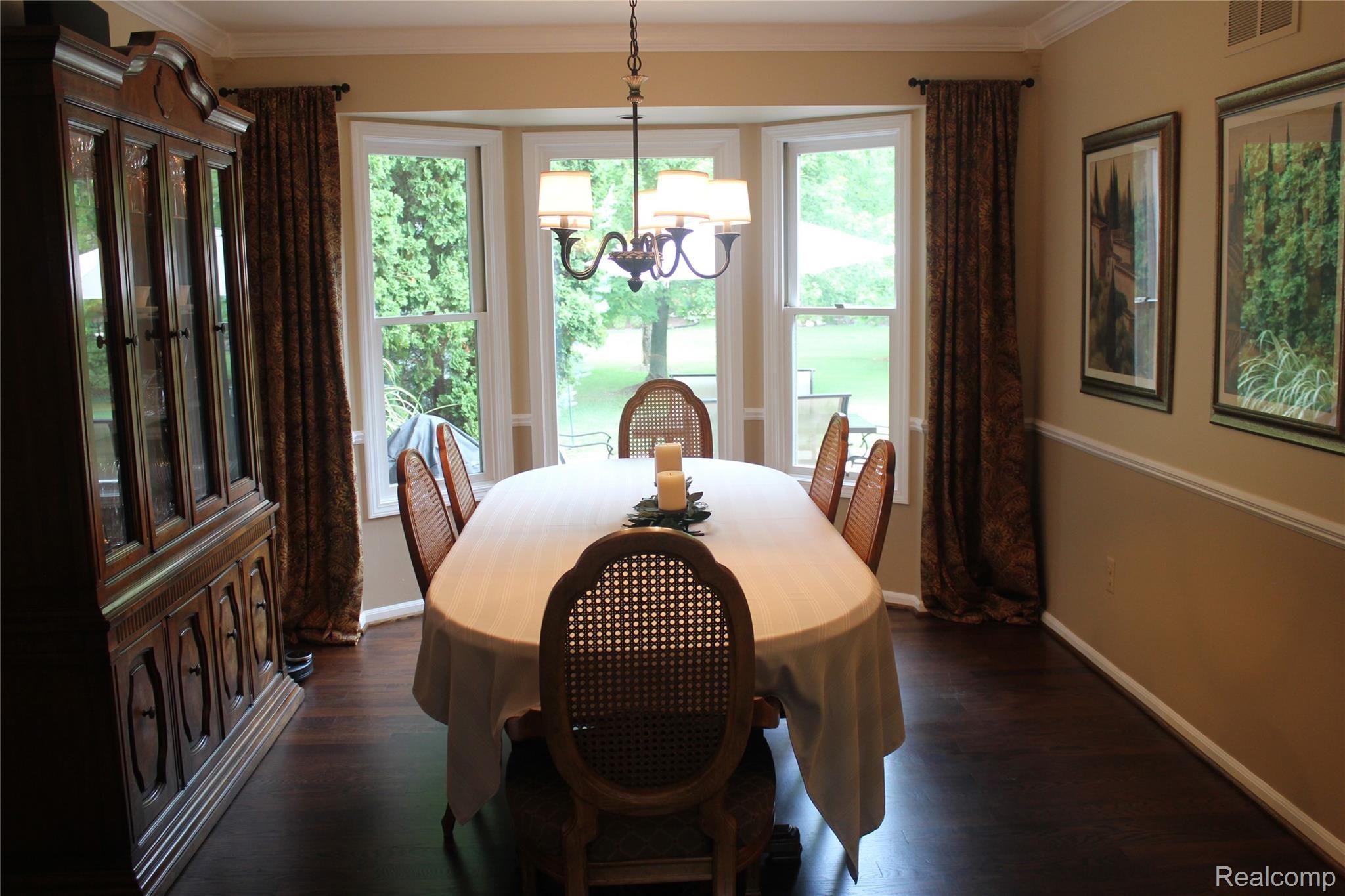 1794 Skyline Drive Rochester, MI 48306 - Photo 19 of 41 Skyline 19 - Dining Room with Bay Window.JPG