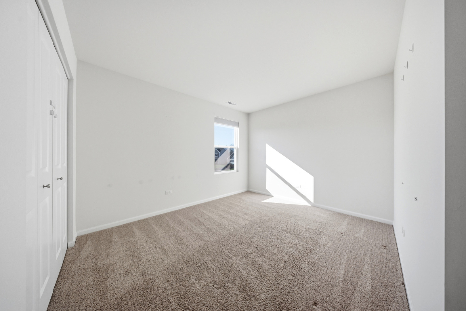 949 Hyte Street Plano, IL 60545 - Photo 21 of 51 a view of an empty room and window