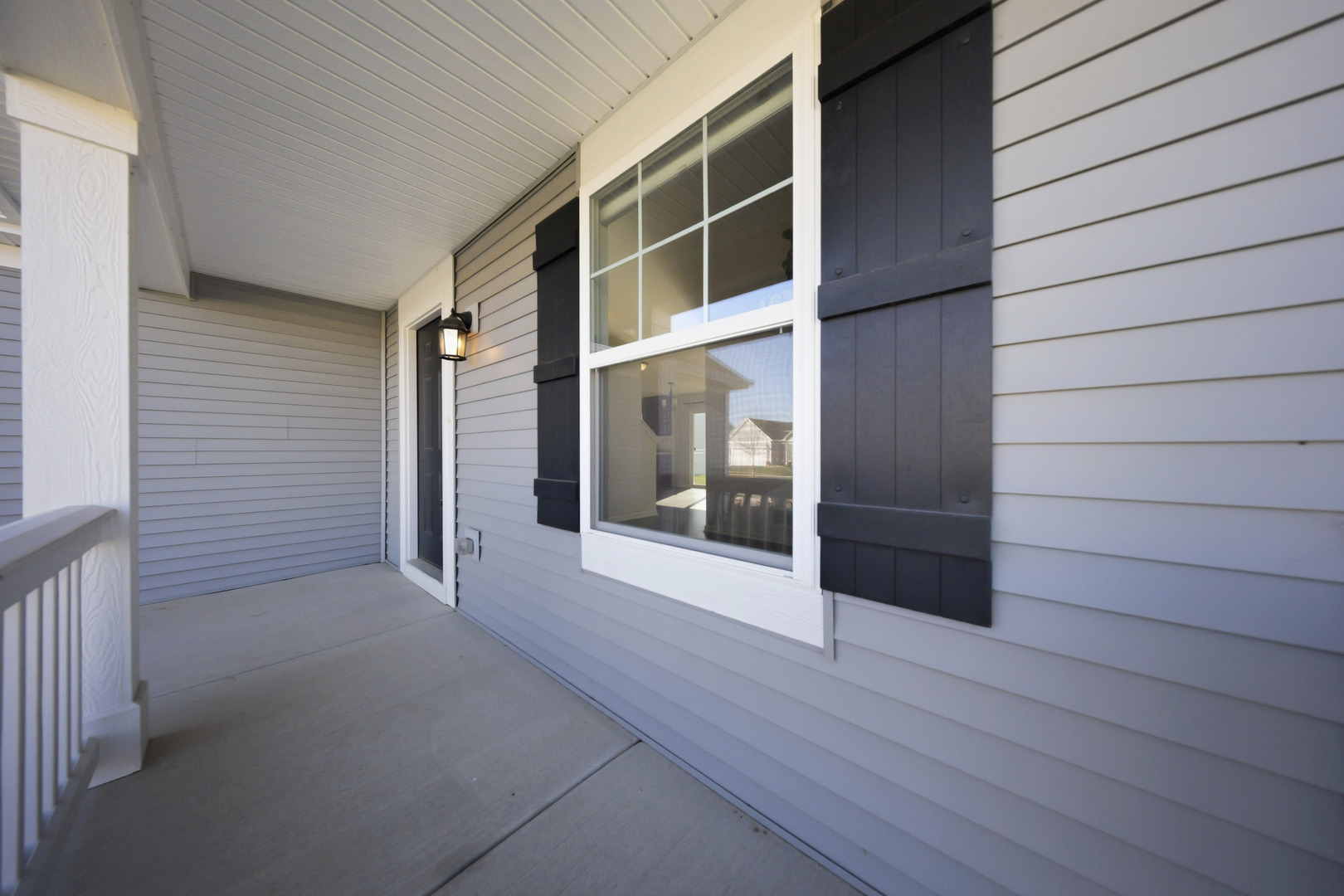 949 Hyte Street Plano, IL 60545 - Photo 3 of 51 a view of an empty room with wooden floor and a window