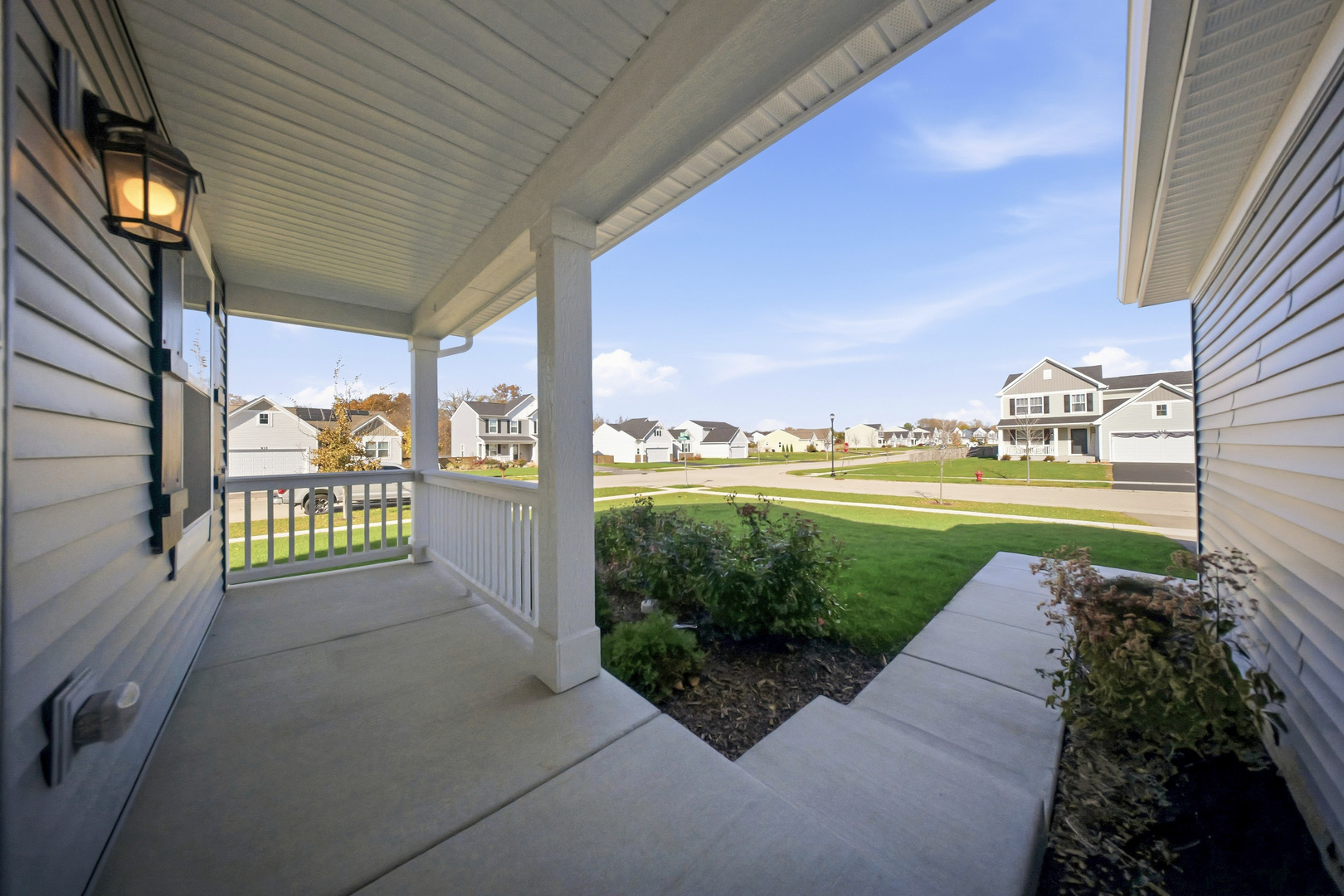 949 Hyte Street Plano, IL 60545 - Photo 4 of 51 a view of a balcony with yard