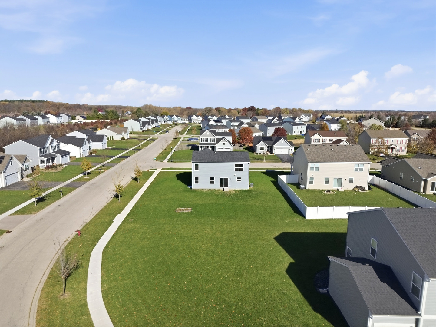 949 Hyte Street Plano, IL 60545 - Photo 42 of 51 an aerial view of a city with swimming pool and ocean view