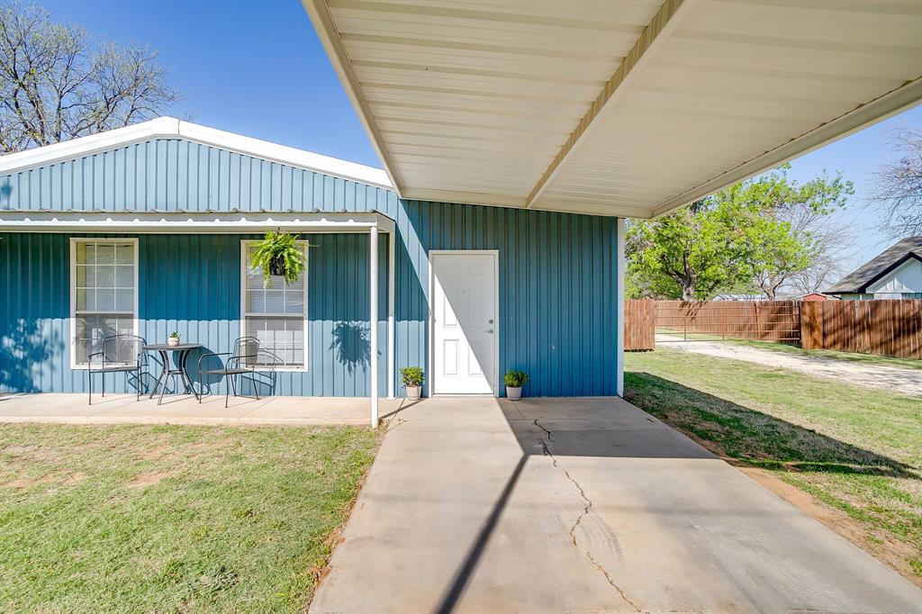 303 Gandy Street Lipan, TX 76462 - Photo 5 of 37