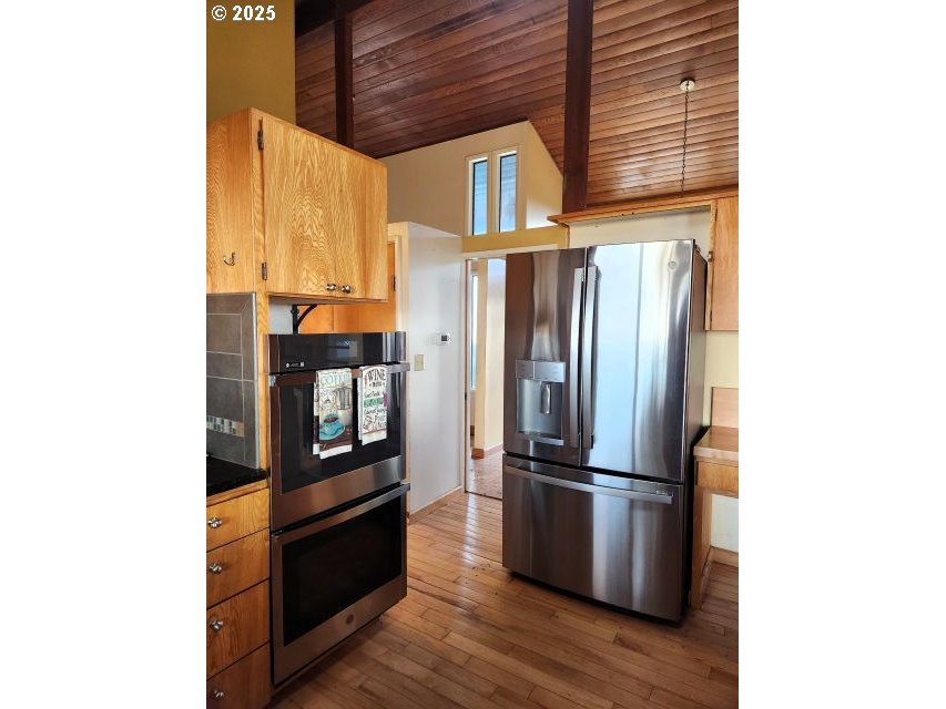 68766 Weatherford Road Arlington, OR 97812 - Photo 11 of 27 a kitchen with stainless steel appliances a refrigerator and a stove