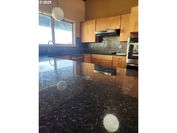 $405,500 | 68766 Weatherford Road, Arlington, OR 97812