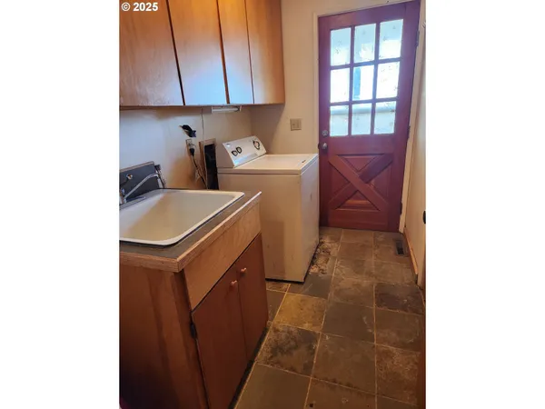 $405,500 | 68766 Weatherford Road, Arlington, OR 97812