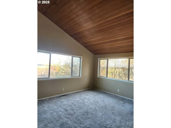 $405,500 | 68766 Weatherford Road, Arlington, OR 97812