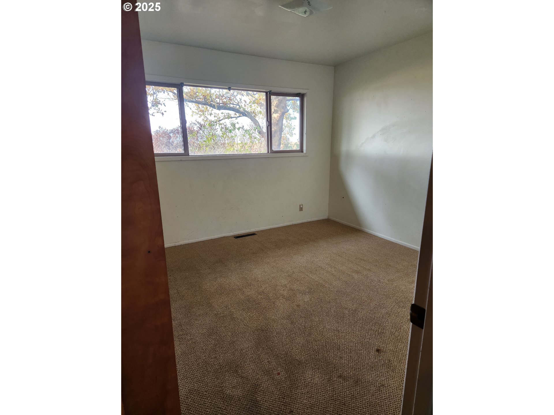 68766 Weatherford Road Arlington, OR 97812 - Photo 21 of 27 a view of an empty room with windows