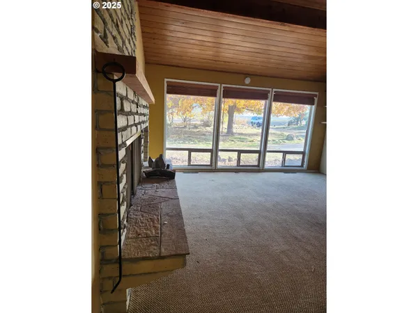 $405,500 | 68766 Weatherford Road, Arlington, OR 97812