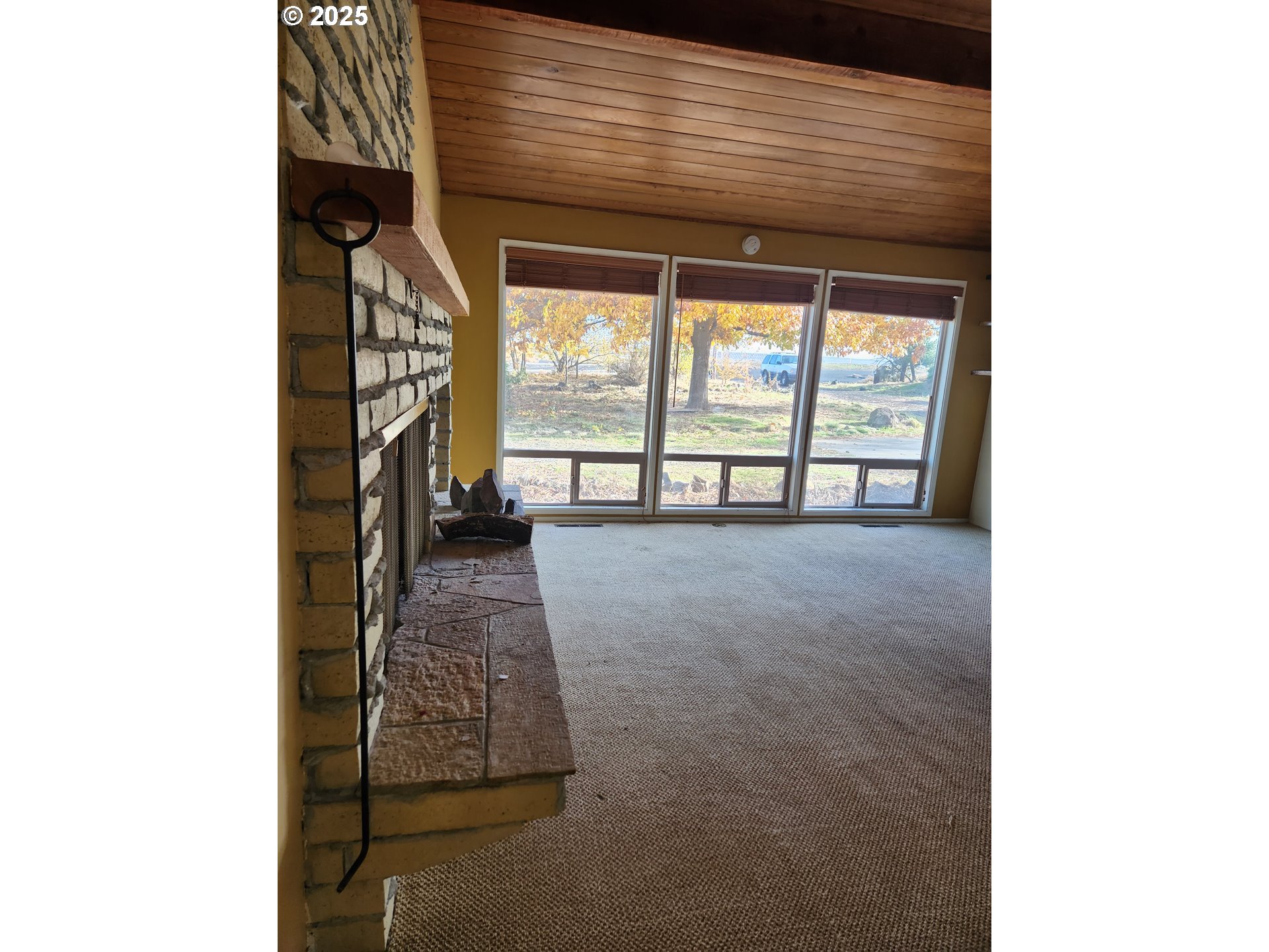 68766 Weatherford Road Arlington, OR 97812 - Photo 8 of 27 a view of a porch
