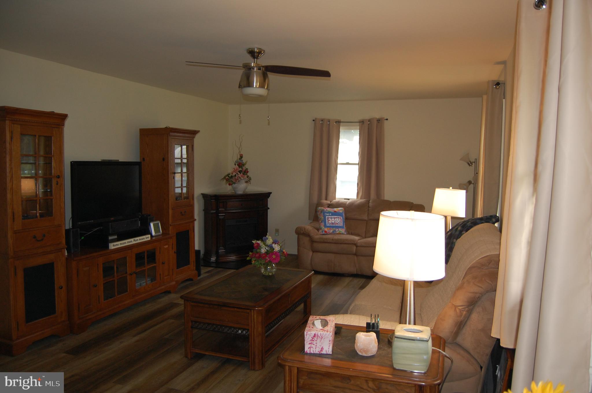 6840 Hunting Creek Road Hurlock, MD 21643 - Photo 9 of 27 Living room