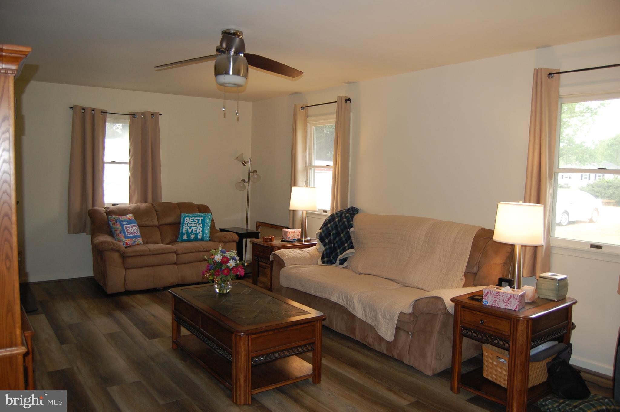 6840 Hunting Creek Road Hurlock, MD 21643 - Photo 10 of 27 Living room