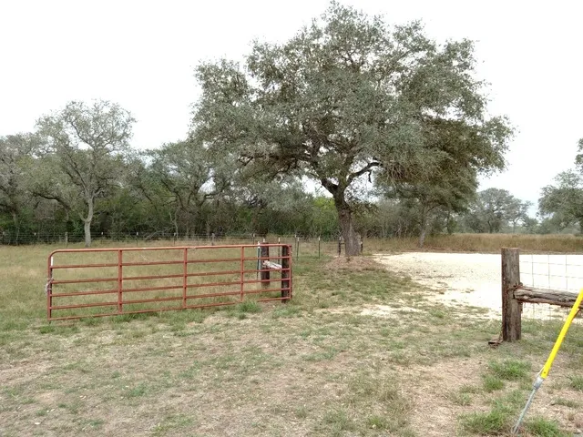 $232,500 | 251 Lefty Lane, Goliad, TX 77963
