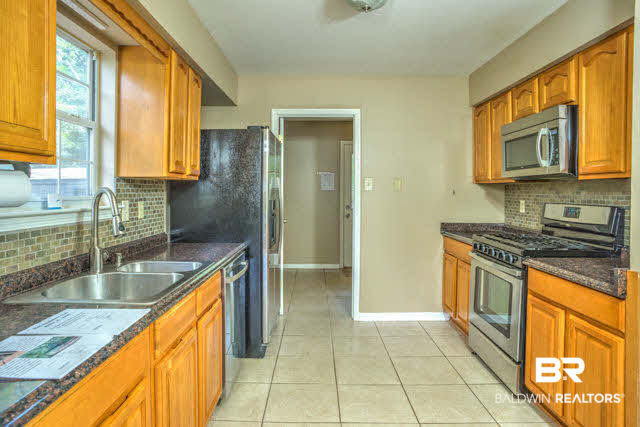 9040 Meadowview Court Mobile, AL 36695 - Photo 7 of 21