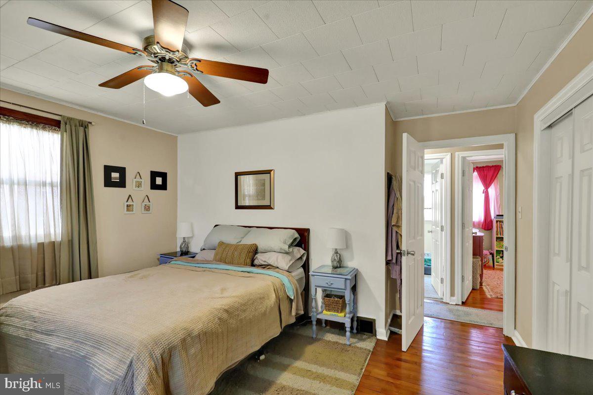 307 Summit Avenue Reading, PA 19607 - Photo 18 of 25 Cozy bedroom with inviting charm.