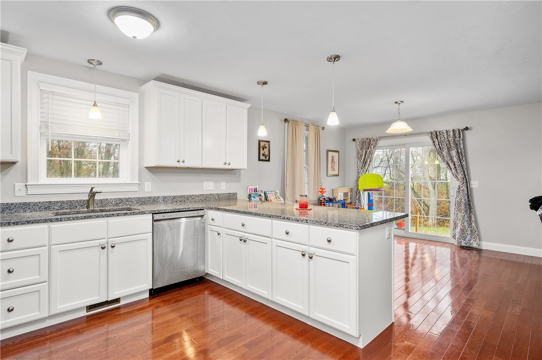 46 Berkley Street Woonsocket, RI 02895 - Photo 5 of 33 Gallery Image 5