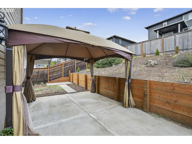 a view of a back yard of the house