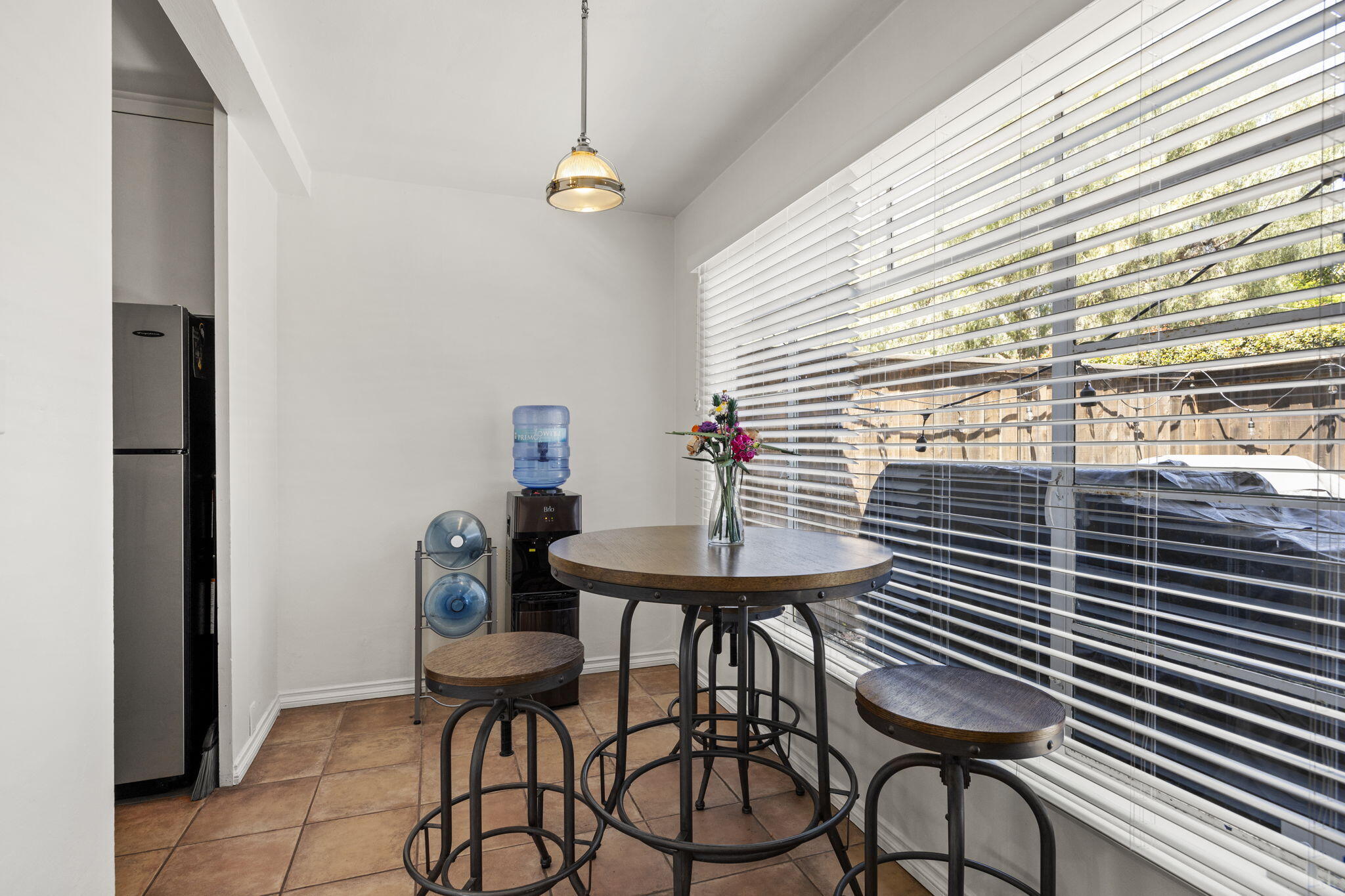 705 Northview Road Santa Barbara, CA 93105 - Photo 11 of 44 Front unit - 705
