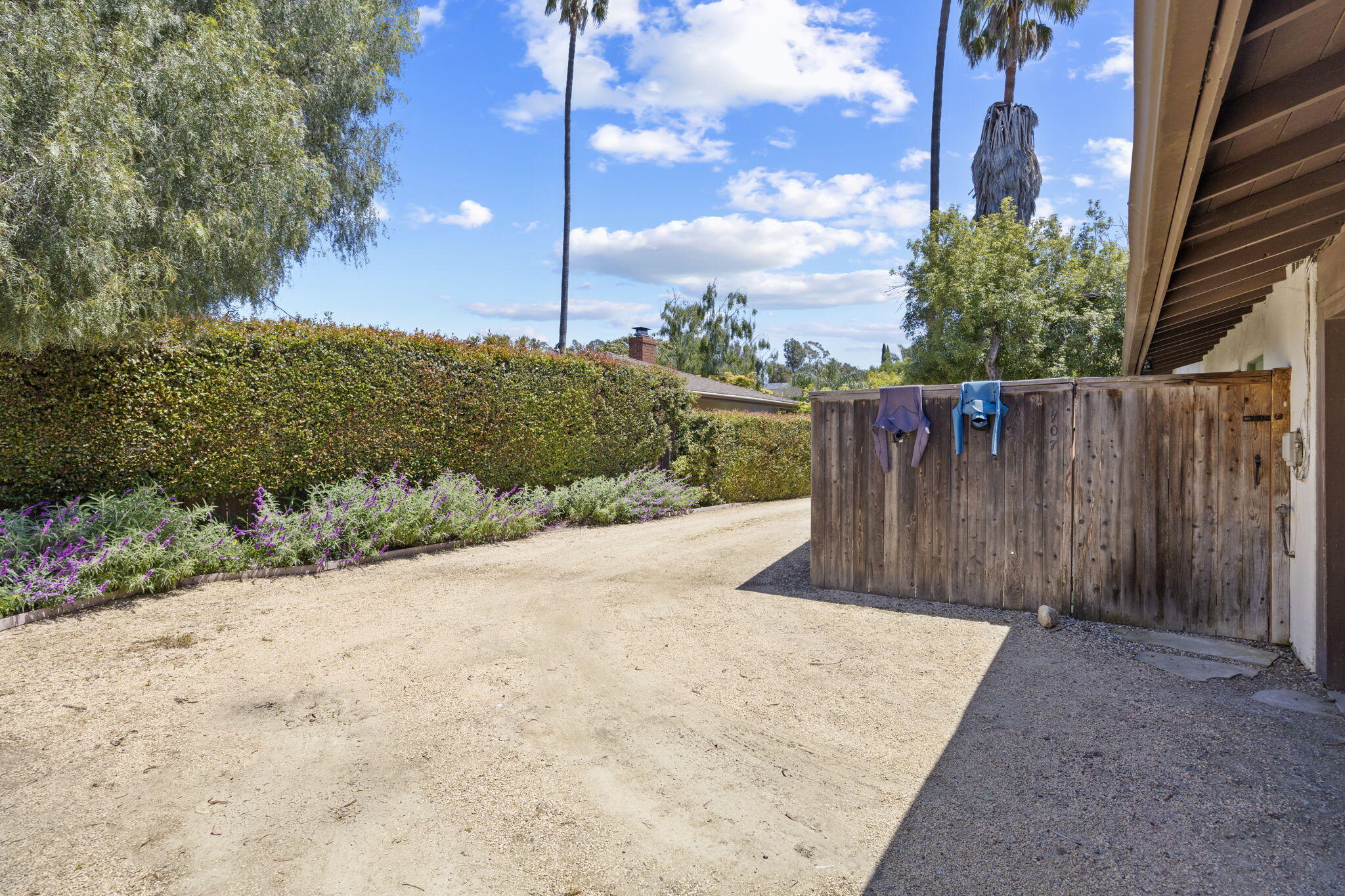 705 Northview Road Santa Barbara, CA 93105 - Photo 27 of 44 common drvieway