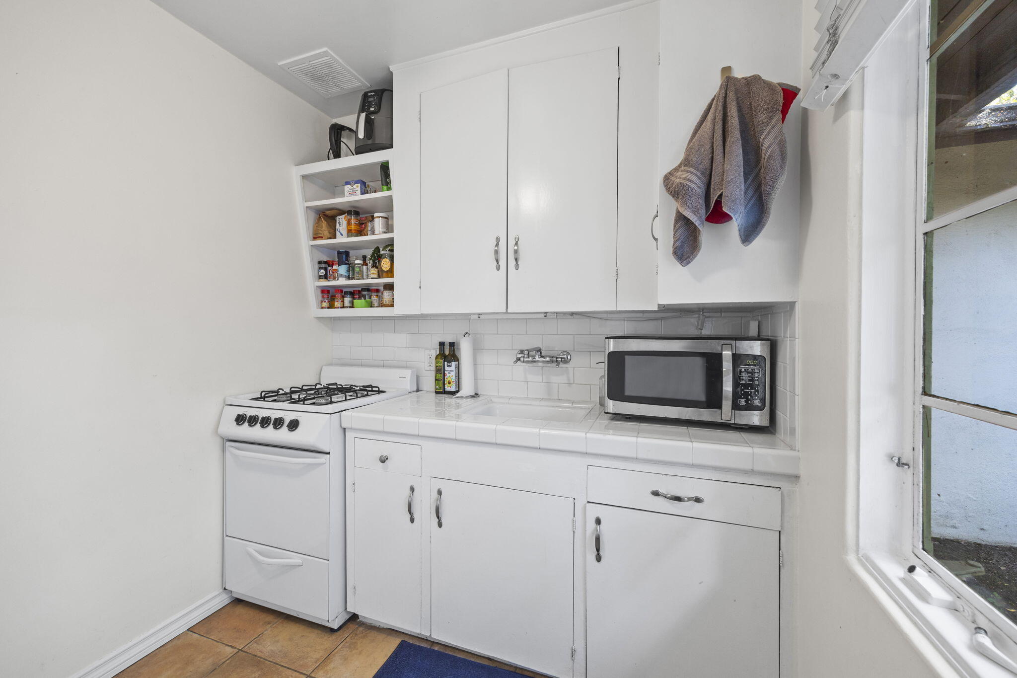 705 Northview Road Santa Barbara, CA 93105 - Photo 37 of 44 rear unit - 707 Northview