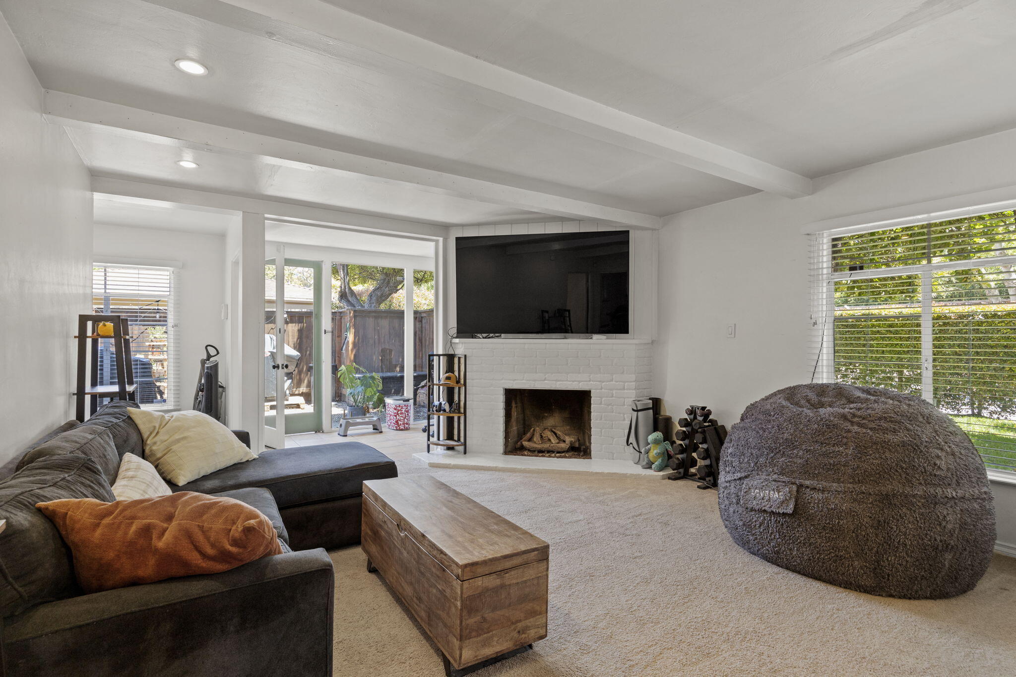 705 Northview Road Santa Barbara, CA 93105 - Photo 6 of 44 front unit