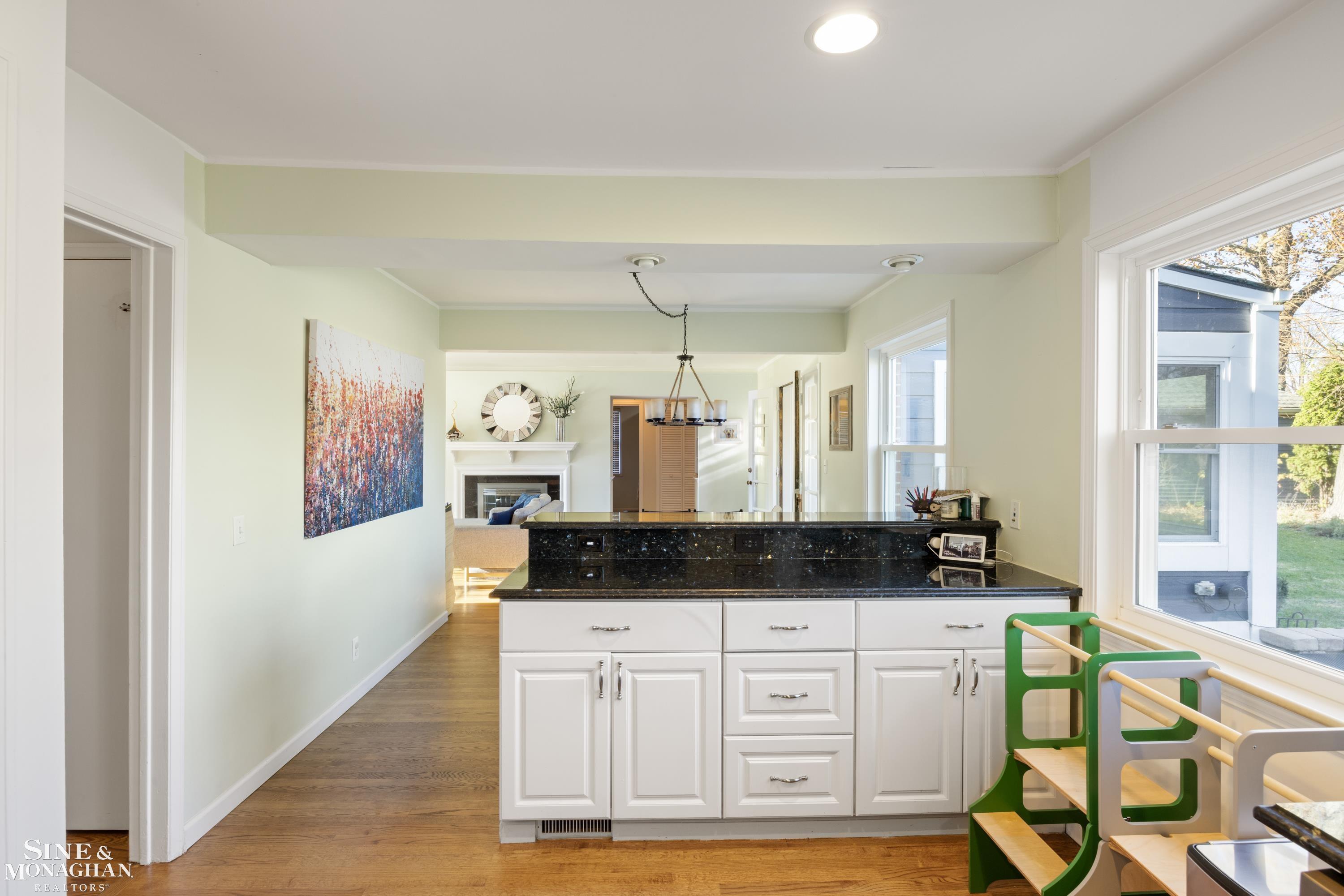 474 Lexington Road Grosse Pointe, MI 48236 - Photo 12 of 62 50162736-142f4121-6da8-41bb-9698-a5f39c43fbea.JPG