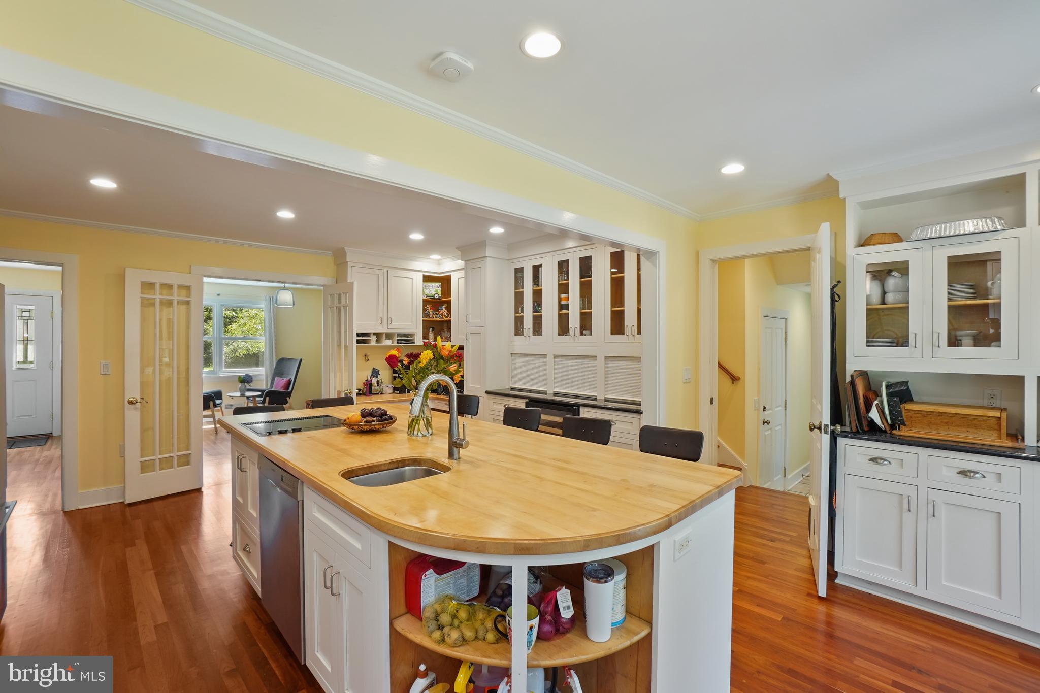 30 Robert Road Princeton, NJ 08540 - Photo 8 of 25 Prep sink, two-burner electric hob, island seating