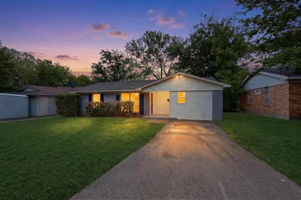 $1,800 | 726 Jadewood Drive, Dallas, TX 75232