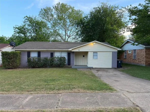 $1,800 | 726 Jadewood Drive, Dallas, TX 75232