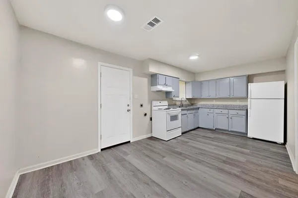 $1,800 | 726 Jadewood Drive, Dallas, TX 75232