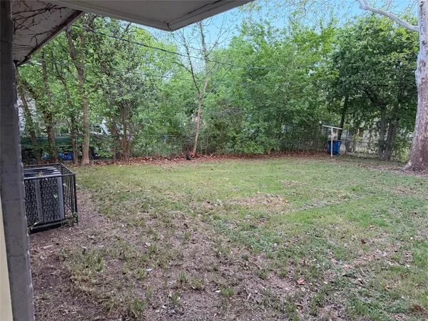 $1,800 | 726 Jadewood Drive, Dallas, TX 75232