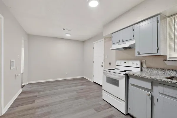 $1,800 | 726 Jadewood Drive, Dallas, TX 75232