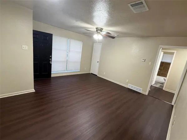 $1,800 | 726 Jadewood Drive, Dallas, TX 75232