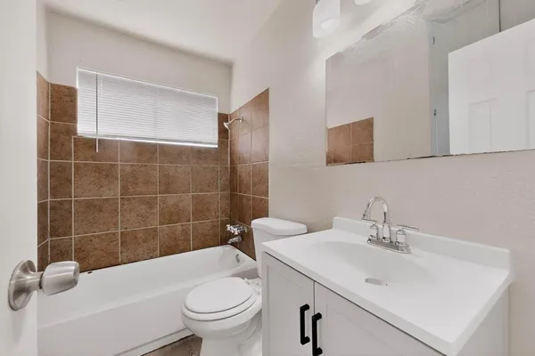 $1,800 | 726 Jadewood Drive, Dallas, TX 75232