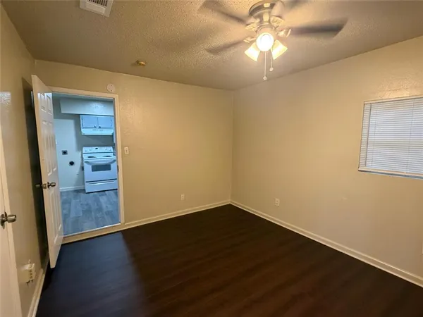 $1,800 | 726 Jadewood Drive, Dallas, TX 75232