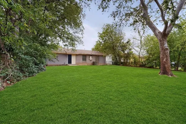 $1,800 | 726 Jadewood Drive, Dallas, TX 75232