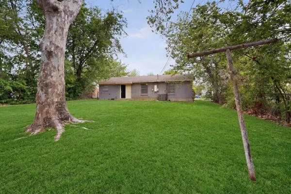 $1,800 | 726 Jadewood Drive, Dallas, TX 75232