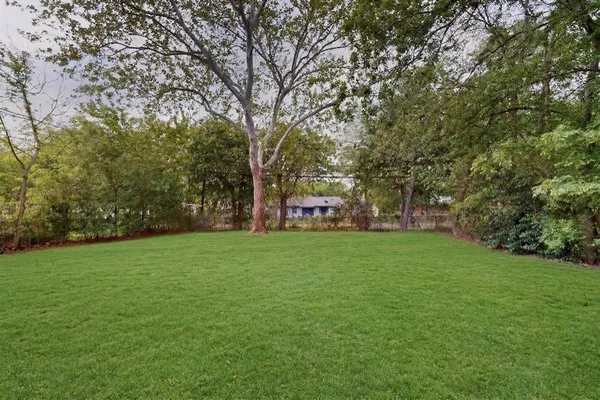 $1,800 | 726 Jadewood Drive, Dallas, TX 75232